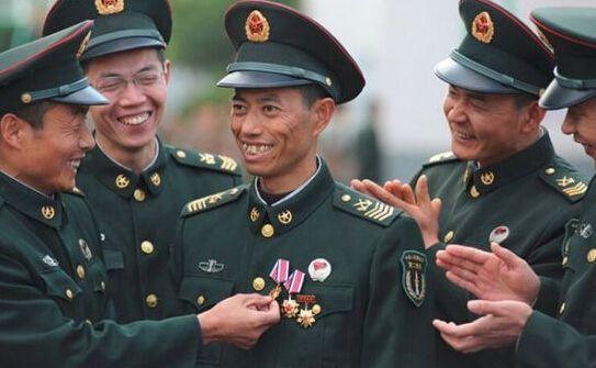 士官大都分为上中下士三个等级