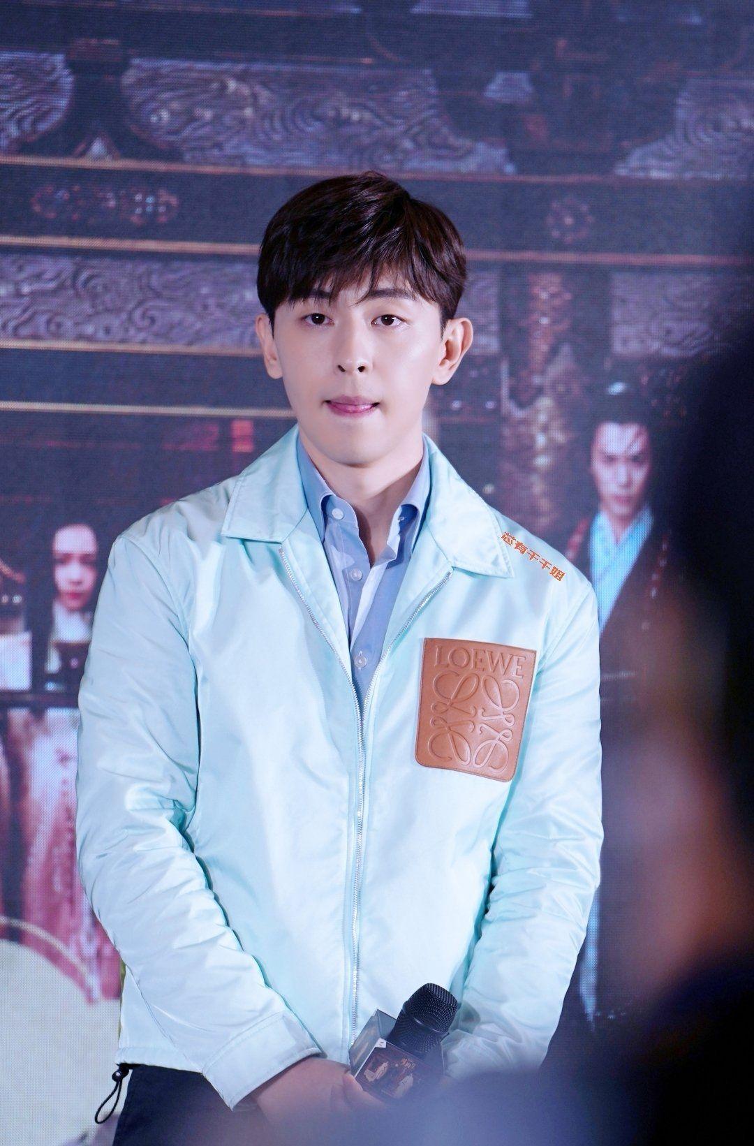 邓伦于灯芯而言一种莫名的亲切感