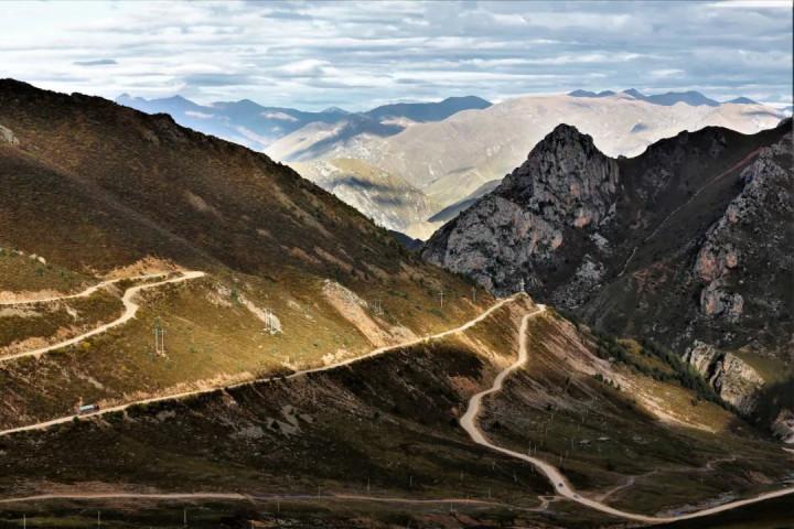 路线驾轻就熟的旅行者且较为陡峭,遇到大车十分凶险朱角拉山路况不好