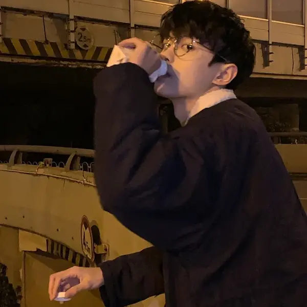 比较有意境的男生头像(共16张)