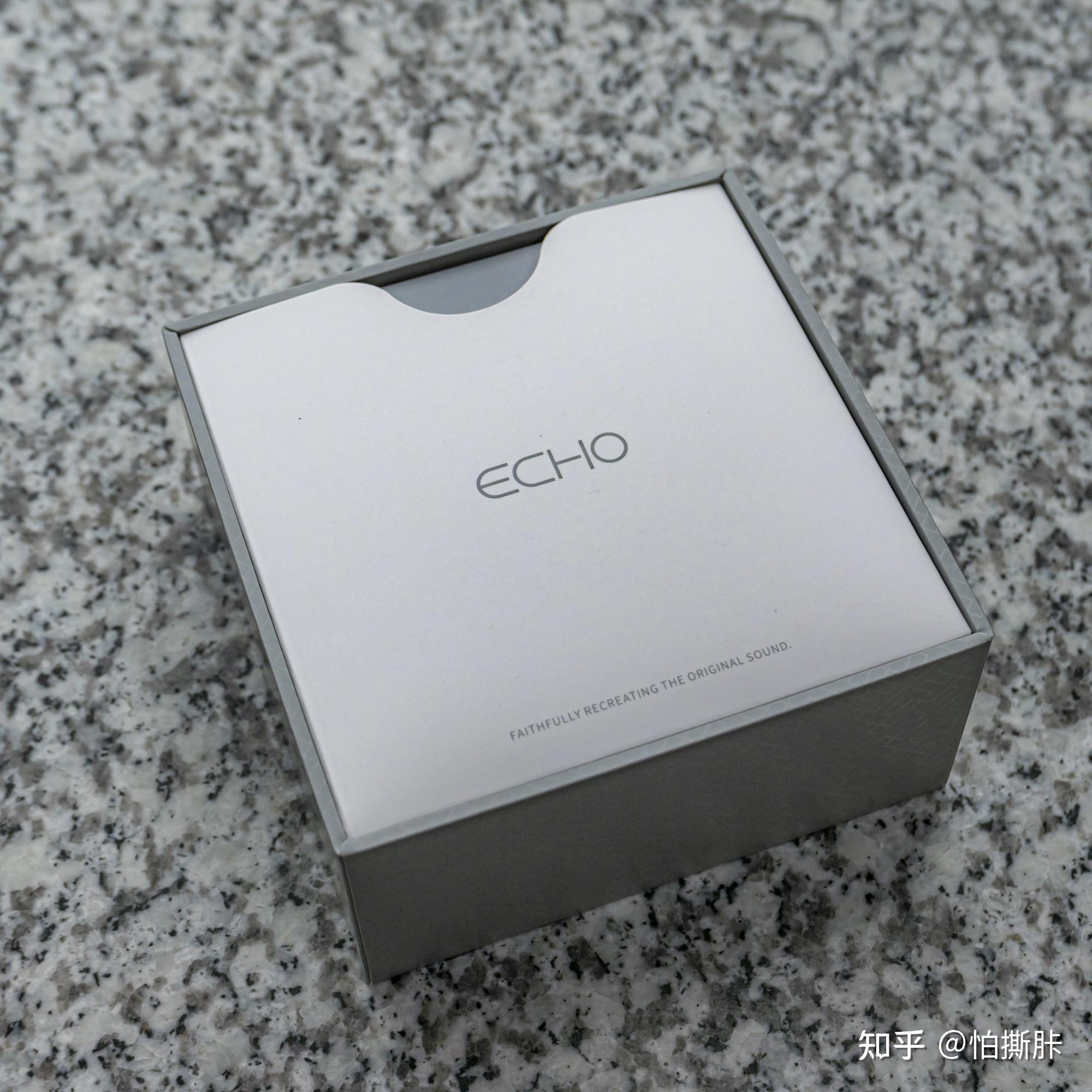 echo包装仍然沿用了贪吃鸡一贯的家族设计,还是方形包装盒,区别在于