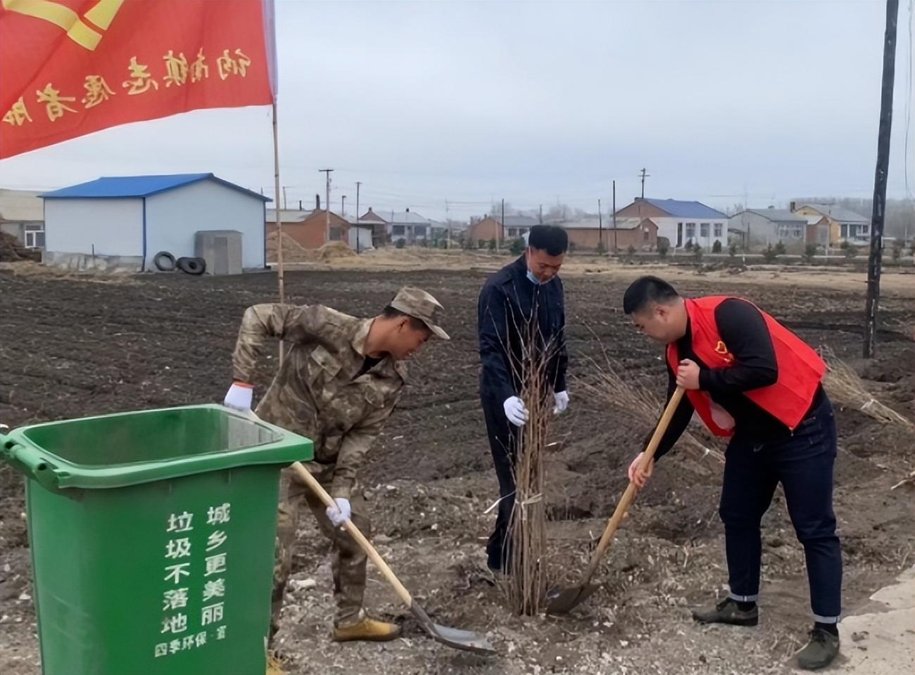 讷河市讷南镇春风春绿志愿服务共植常青树
