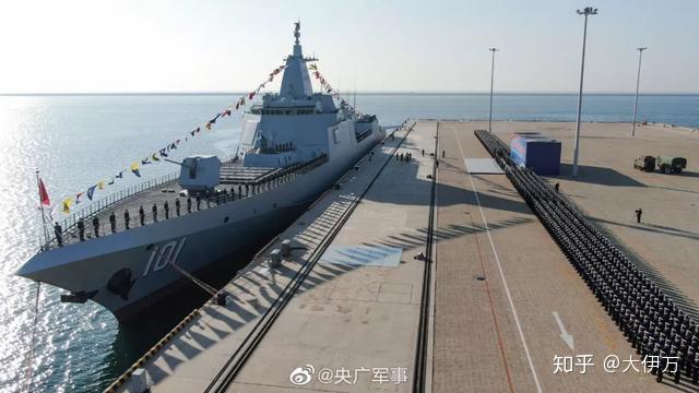 中国海军迎来开门红！1天之内2艘战舰服役，另一艘为啥过气了？ - 知乎