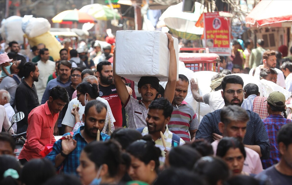 印度人民普遍认为:印度的崛起对昔日的殖民列强来说是无法容忍的,只要