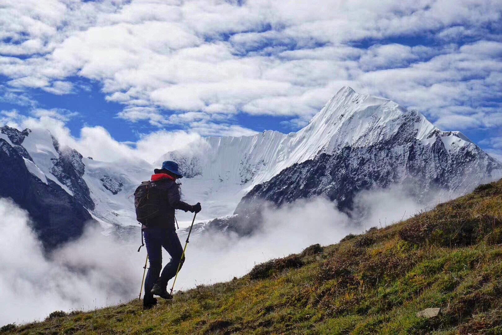 户外旅行vs传统旅游你该如何选择
