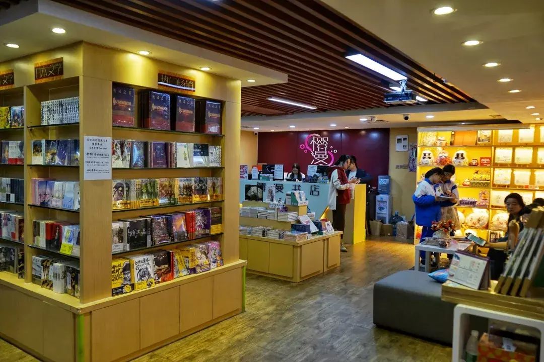 这家地下商场的动漫书店收藏了广州青年们的中二青春