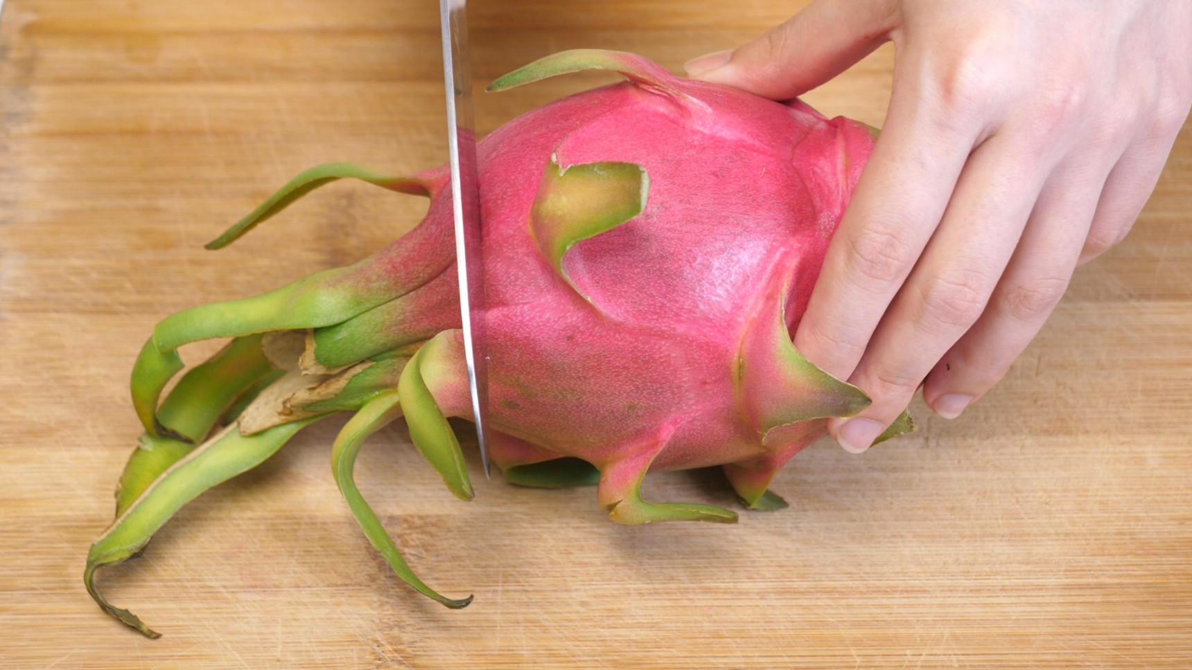 火龙果的花式切法这样摆盘招待客人太漂亮了简单又不脏手