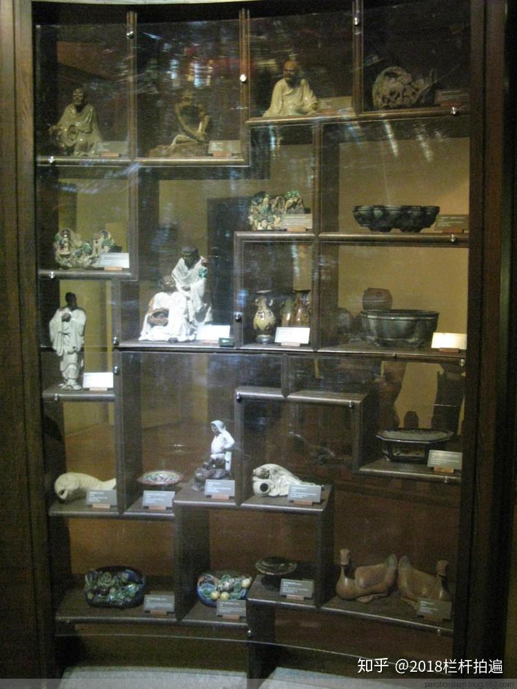 下图,制陶姑娘下图,"黑釉行",堂名"允贤堂",图右侧为黑釉制品下图,"高