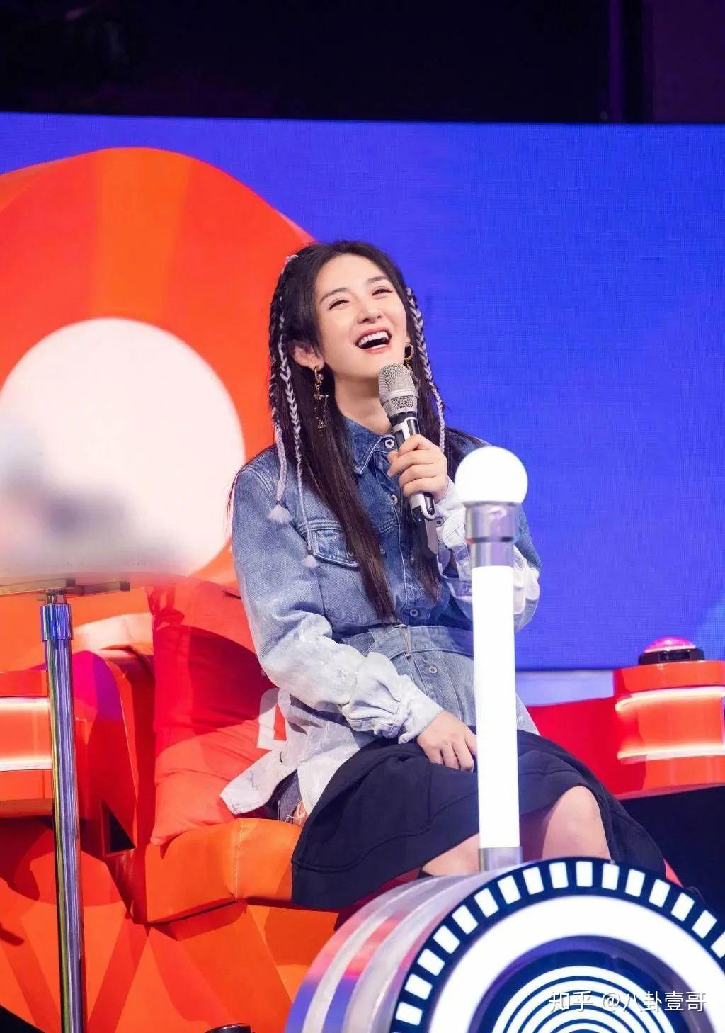 谢娜直播孕吐为孩子上学在汤臣一品租房十年房租4000万