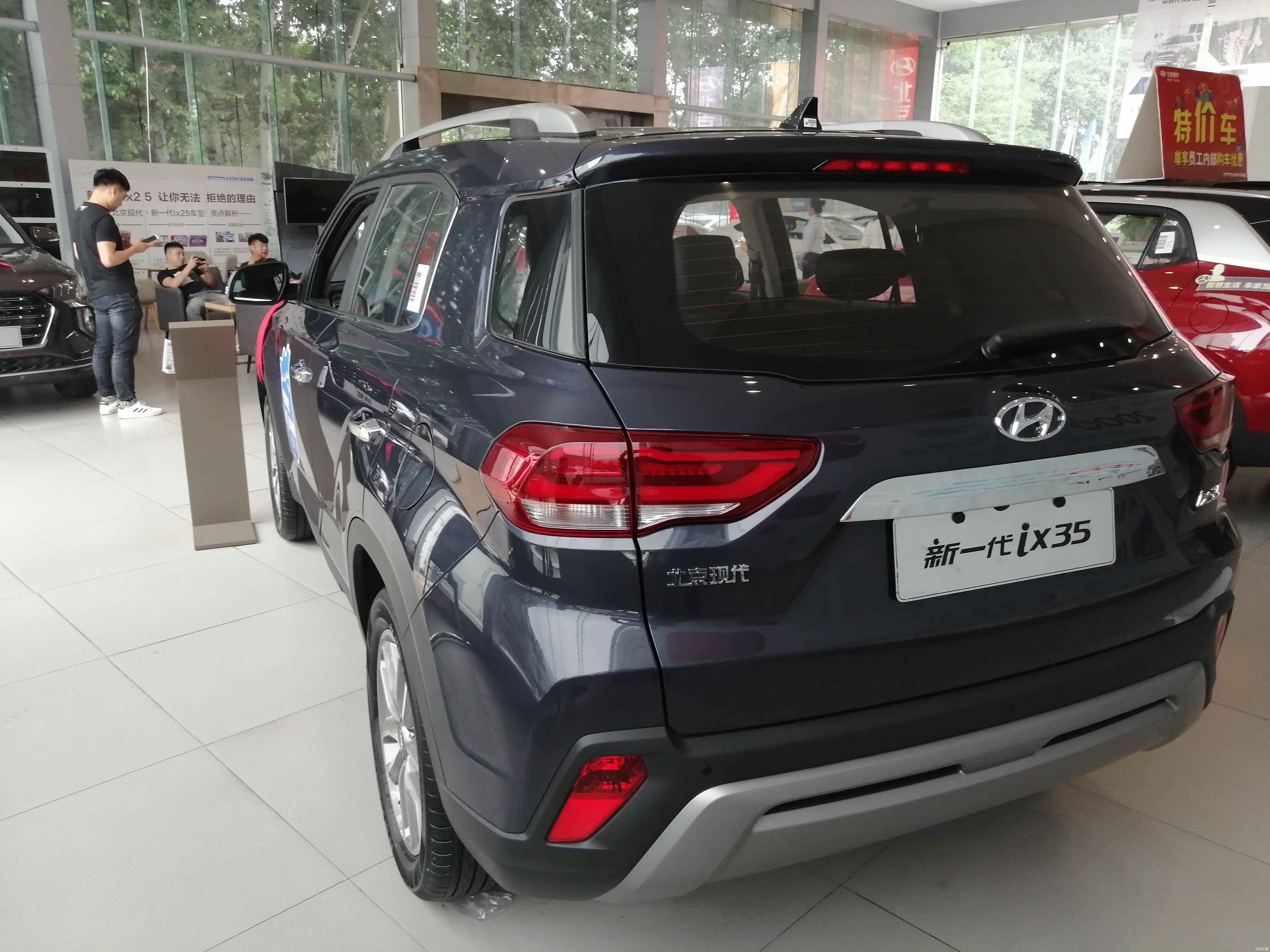 到店实拍合资品牌的紧凑级suv车型当中最具性价比的车型ix35