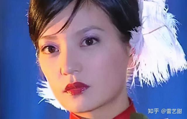 "大上海"舞厅的台柱子,写歌唱歌的水平都一流,老板秦五爷对她十分赏识