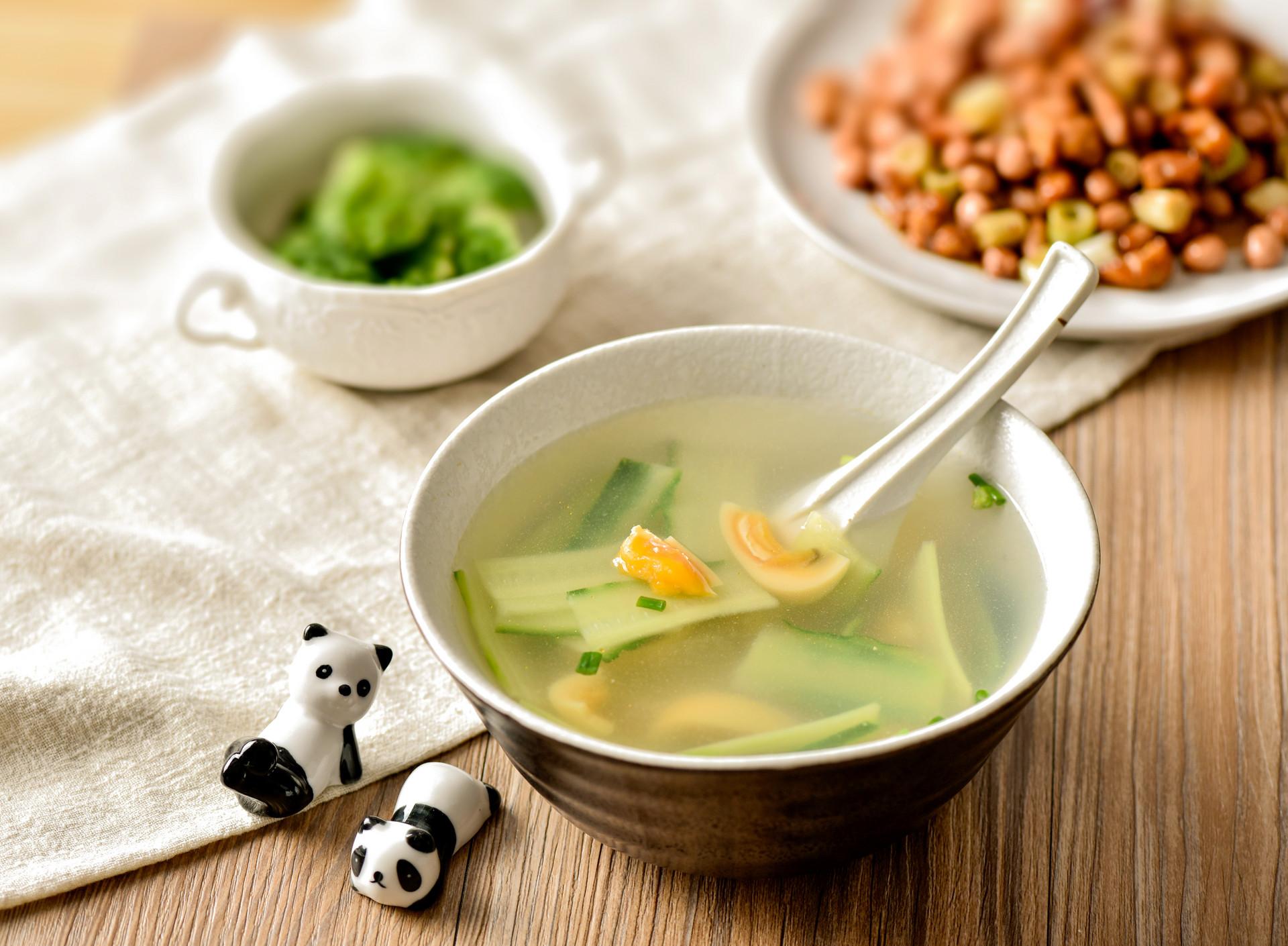 2. 清淡饮食,少油,盐