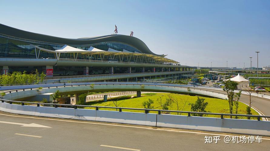 2月29日,由中建八局参建的长沙黄花国际机场t3航站楼项目第三区钢网架