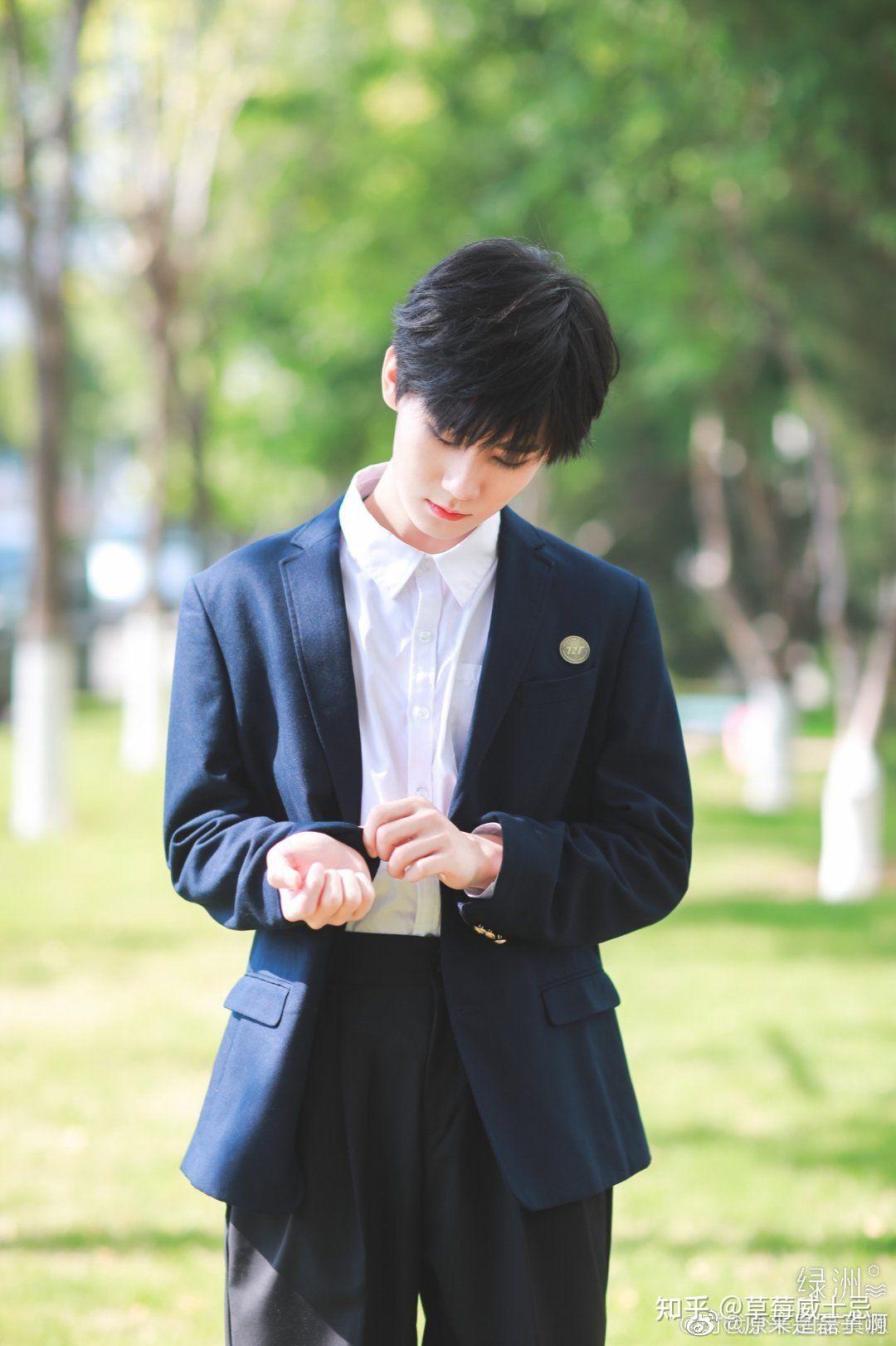 有没有张真源好看的图片有点get不到他的颜但是感觉他好温柔