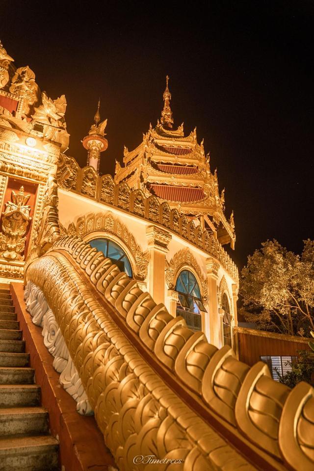 芒市银塔夜景图片