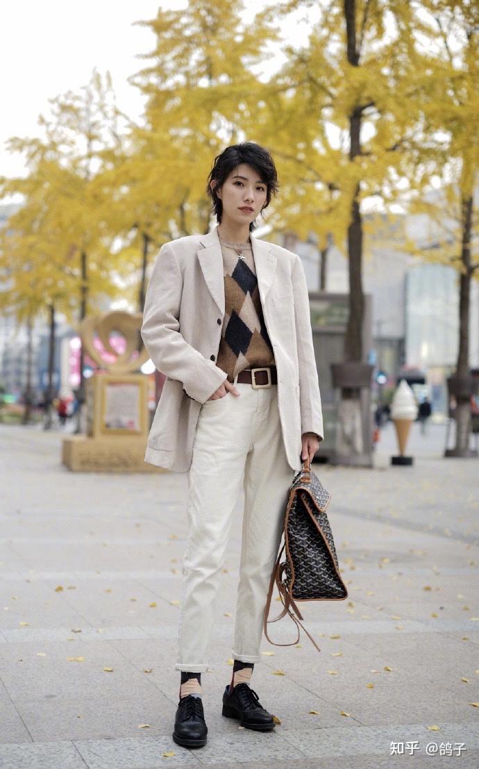 看街拍识包包9组戈雅goyard包包秋冬穿搭示范