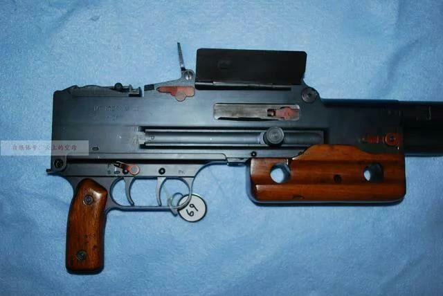 fm24/29轻机枪鬼斧神工的两个扳机 前扳机半自动射击,后扳机全自动