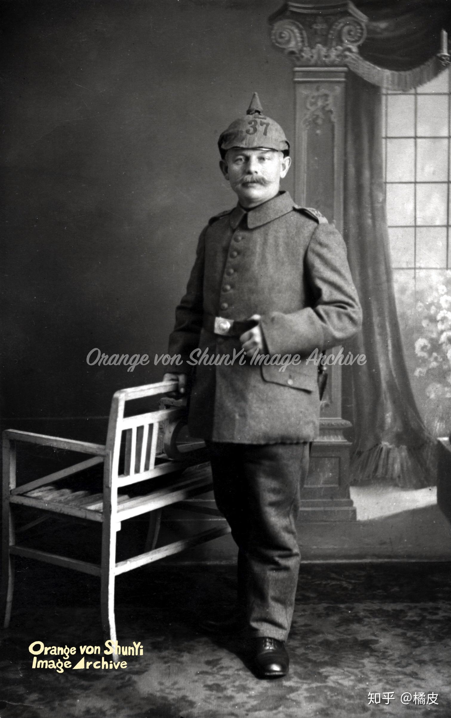 一名下士,注意其领口下沿处的饰带巴伐利亚王国第15国土防卫团的官兵