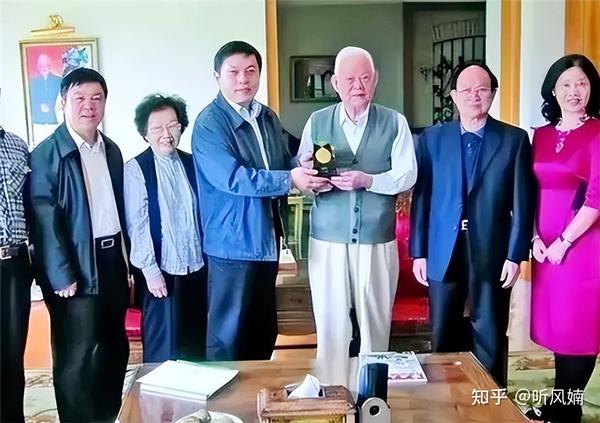 叶选平:叶帅的大儿子,曾任广东省长,喜欢大排档,享年95岁高龄 - 知乎