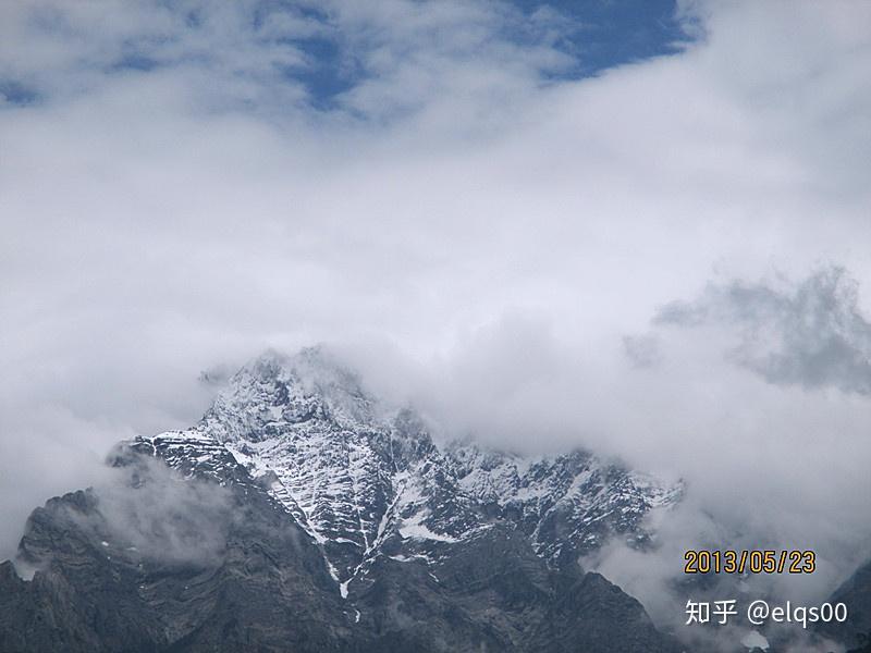 玉龍雪山和哈巴雪山傻傻分不清,這可能是哈巴雪山吧,這麼長時間忘了