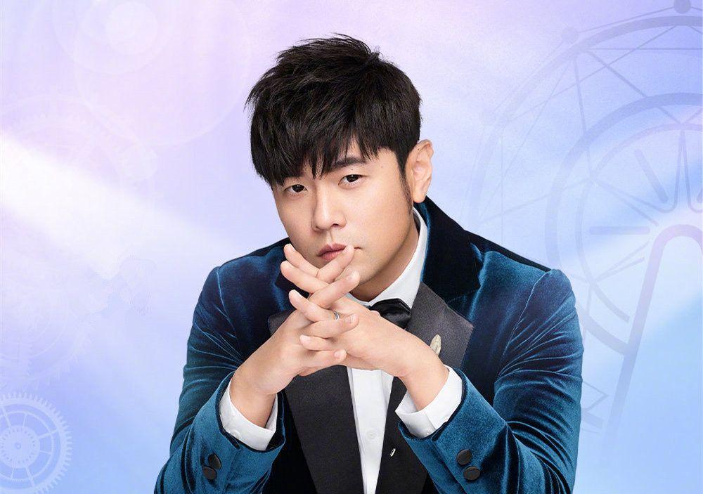 (jay chou,1979年1月18日-)[1],出生于中国台湾新北市,毕业于淡江中学