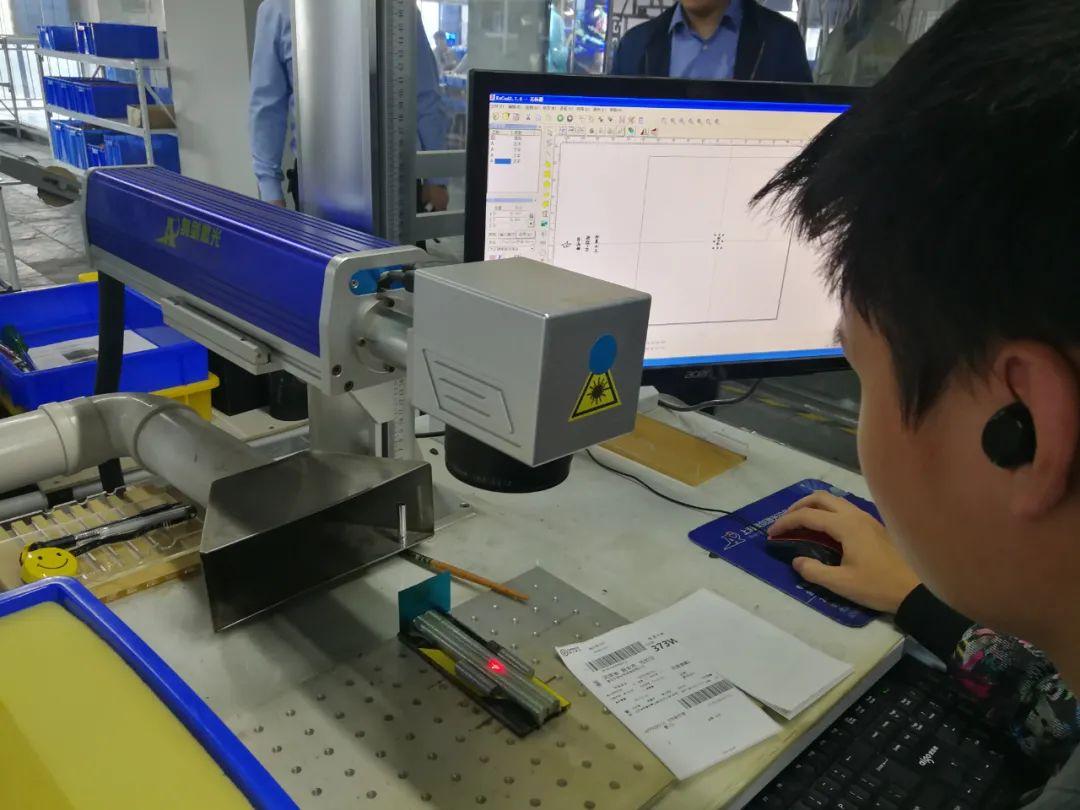 一把中国小刷子为何能"征服"英国王室?答案是两个字|电讯年终报道