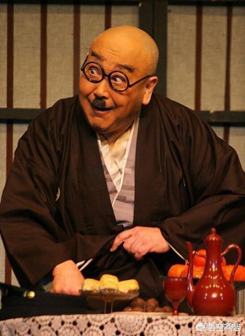 袁世海是著名的京剧表演艺术家,有"活曹操"的美誉.