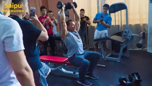 从德国健美皇帝冈特身上扒下来的40年健身干货总结