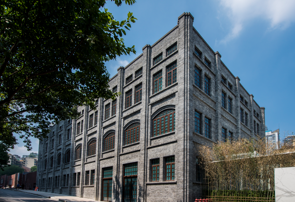 国浩18t人物志秦文用大画幅相机镜头记录重庆故城十八梯