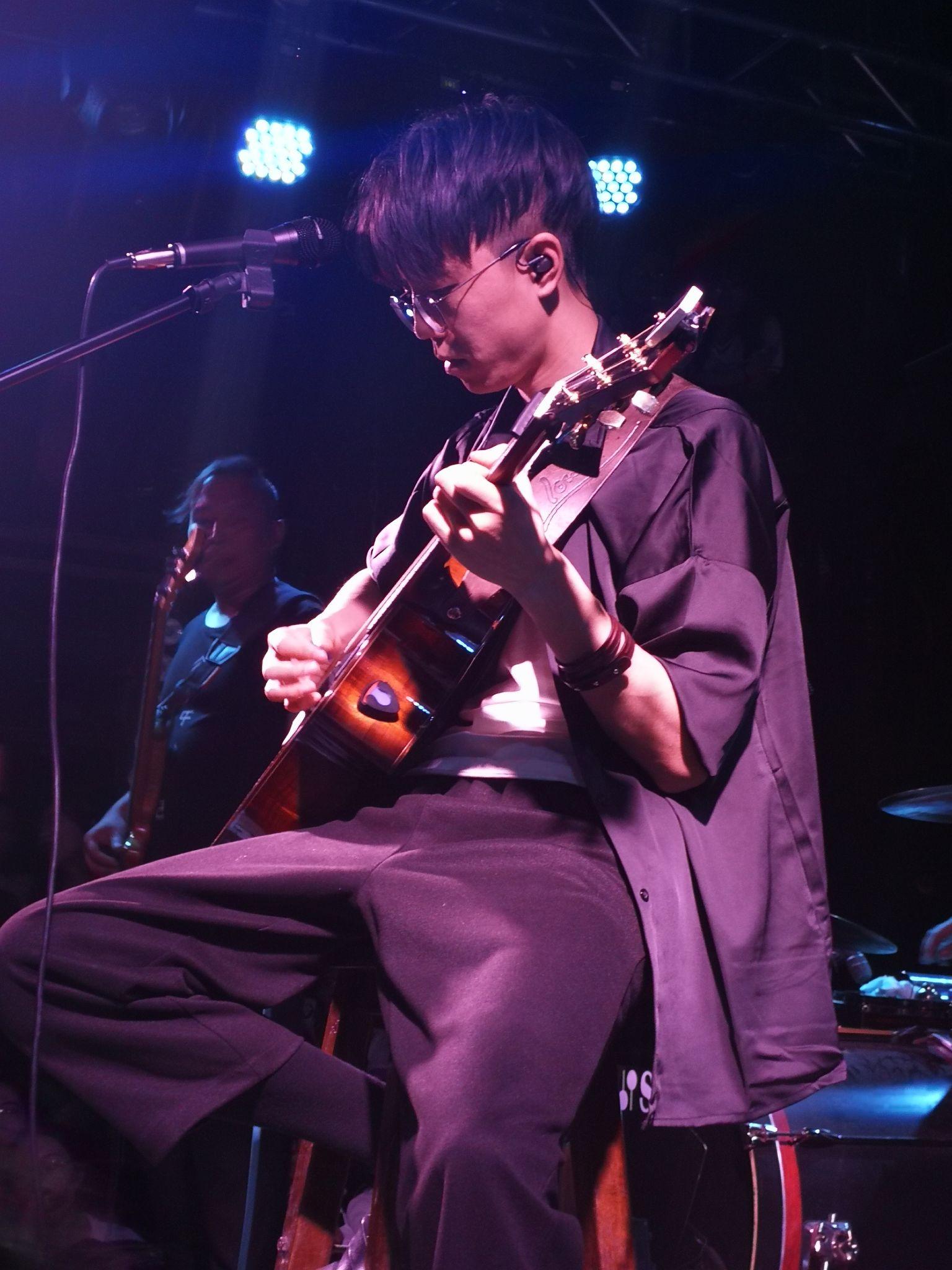 听歌手陈鸿宇的现场是一种什么样的体验