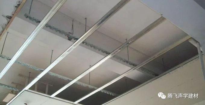 en吊顶施工工艺龙骨吊杆用已做好的水平平线及龙骨主干骨分线位置后.