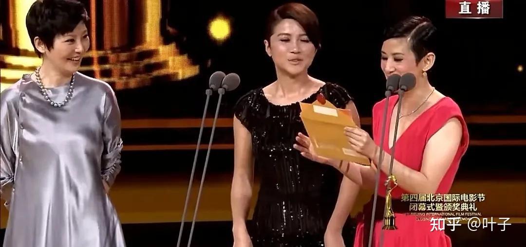 ",也从此成为主流奖项之一,章子怡就在2014年凭借《一代宗师》拿过天