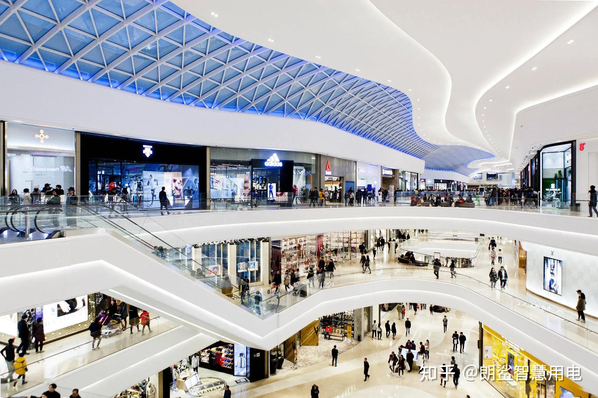 大中型商业综合体基本上全是空心的设计方案,内部结构空间规划繁杂,要