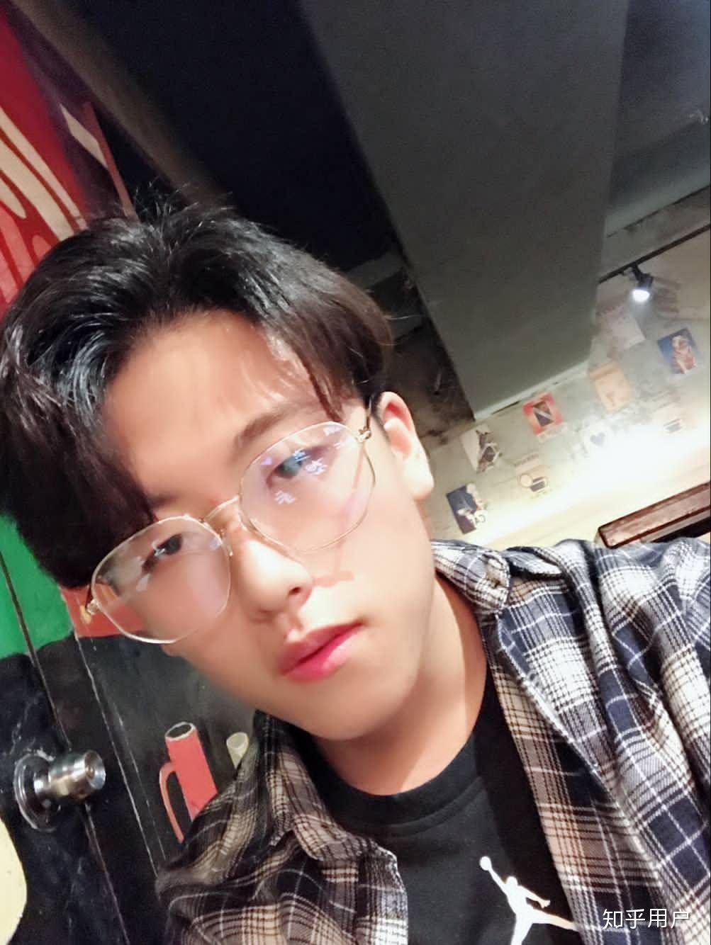 网恋对象一个月了挺喜欢他的昨天他突然发自拍给我觉得他长的丑怎么办