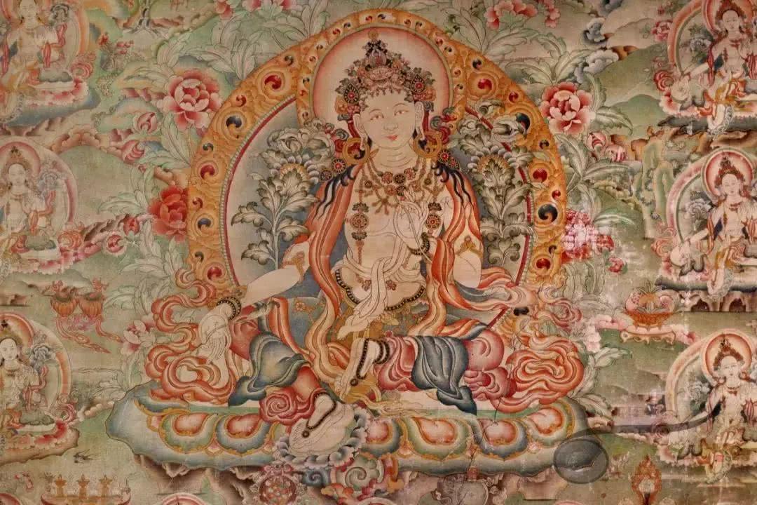 文成公主进藏图》和《大昭寺修建图》,还有两幅明代刺绣的护法神唐卡