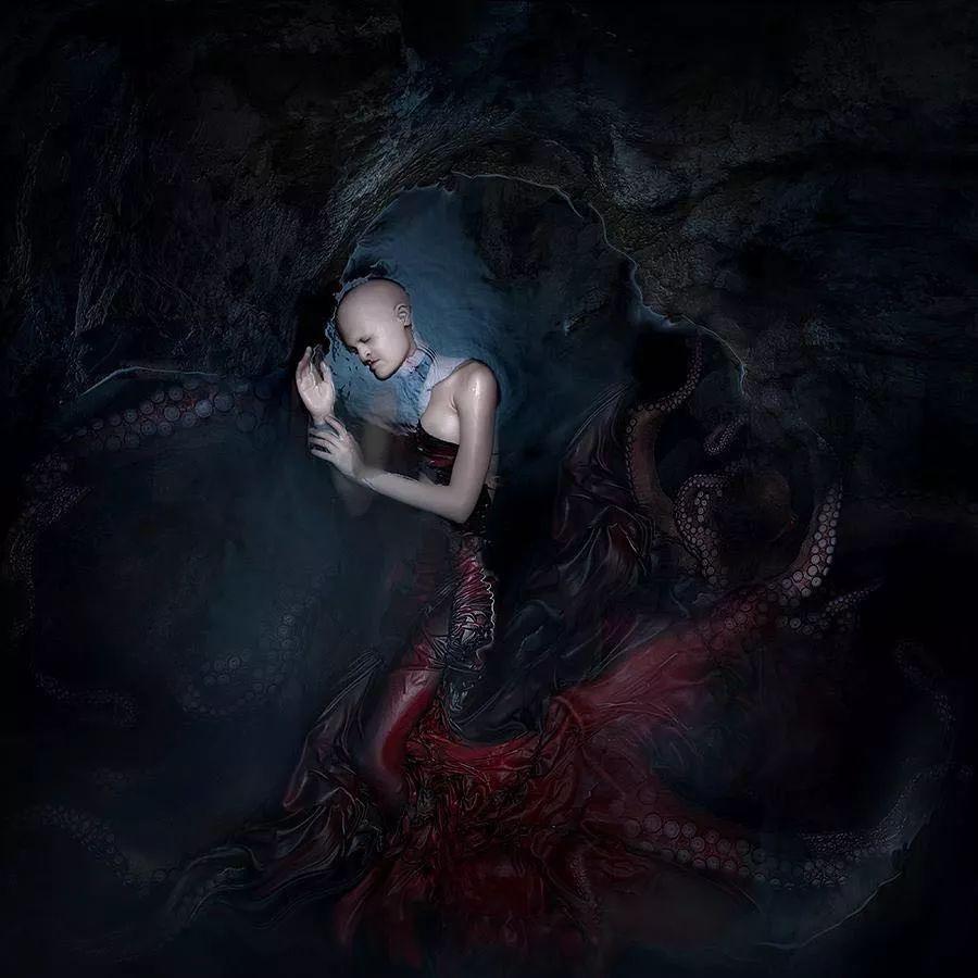 卧身深海,似妖似怪▲ 枯骨裹衣,依稀独行▲ 似一株散发诡异浓郁