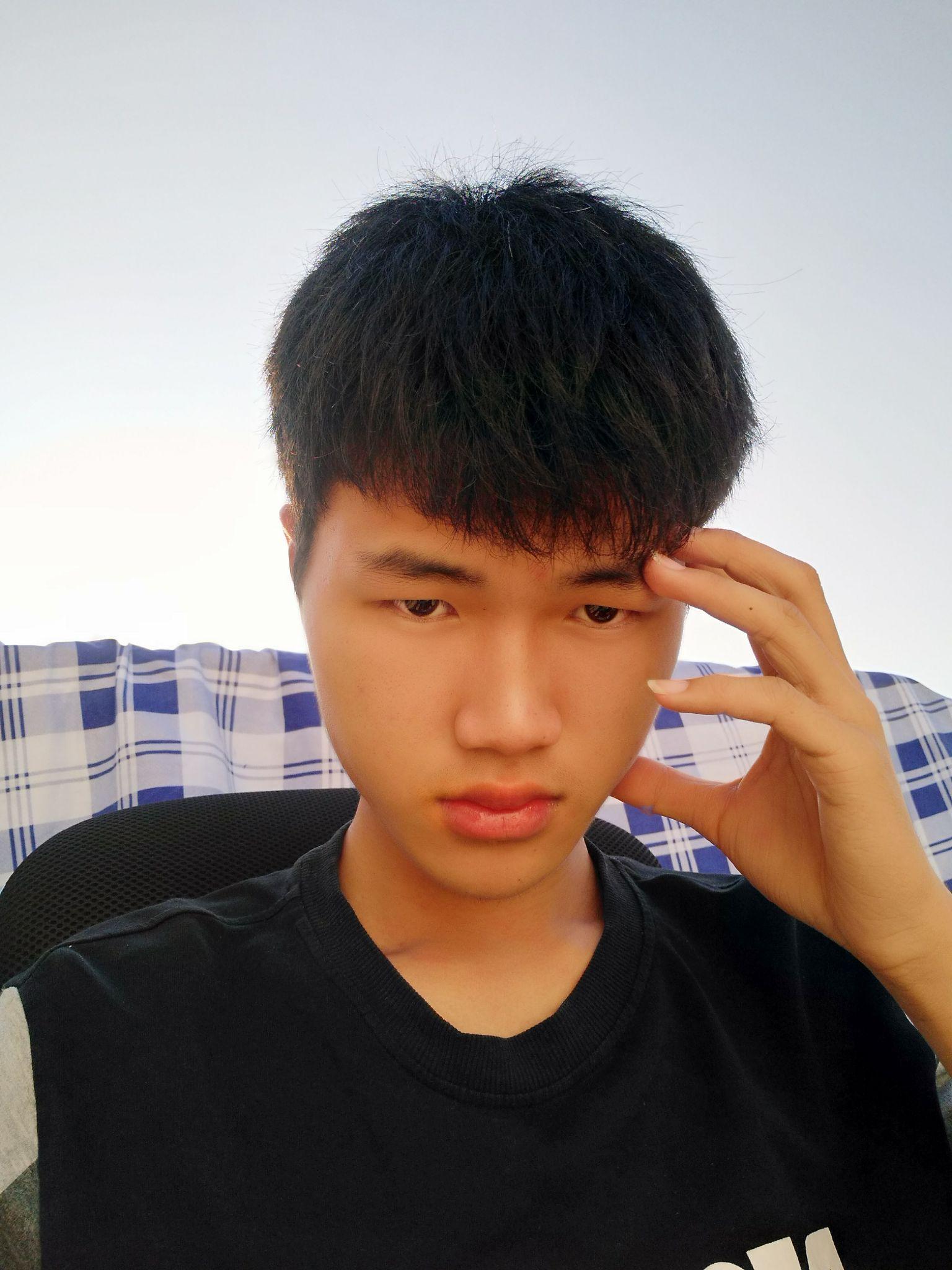 男生如何自拍才会把自己拍的好看