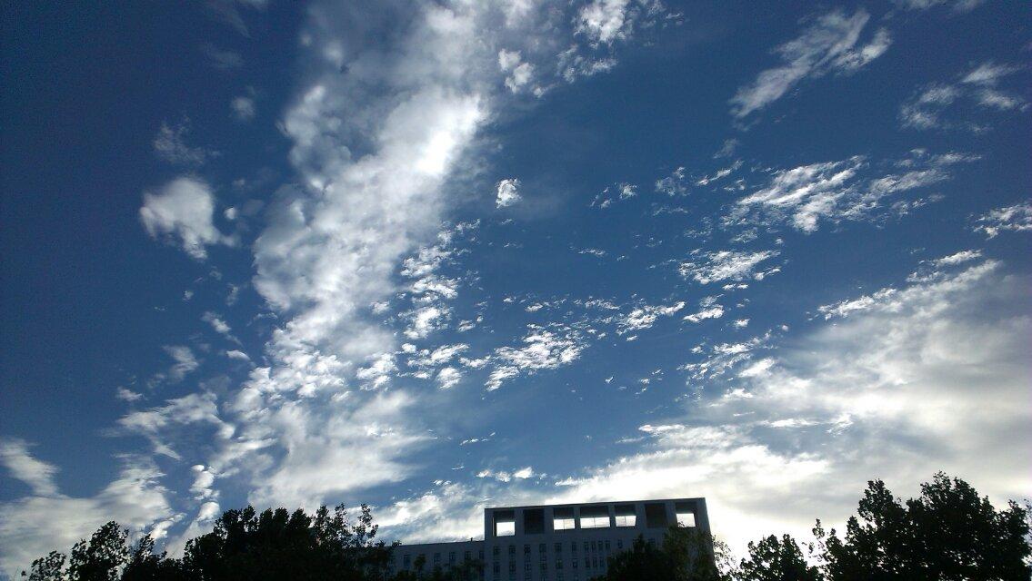 在面积特别小的大学上学是怎样一种体验? - 知