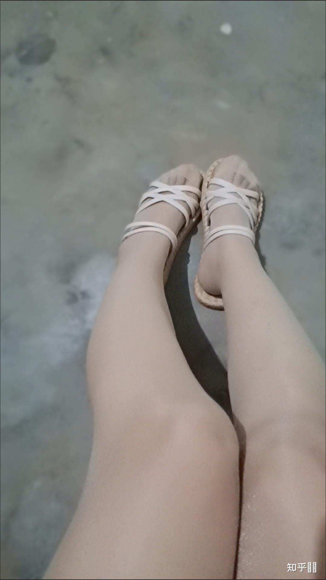 如何评价凉鞋配丝袜这种搭配