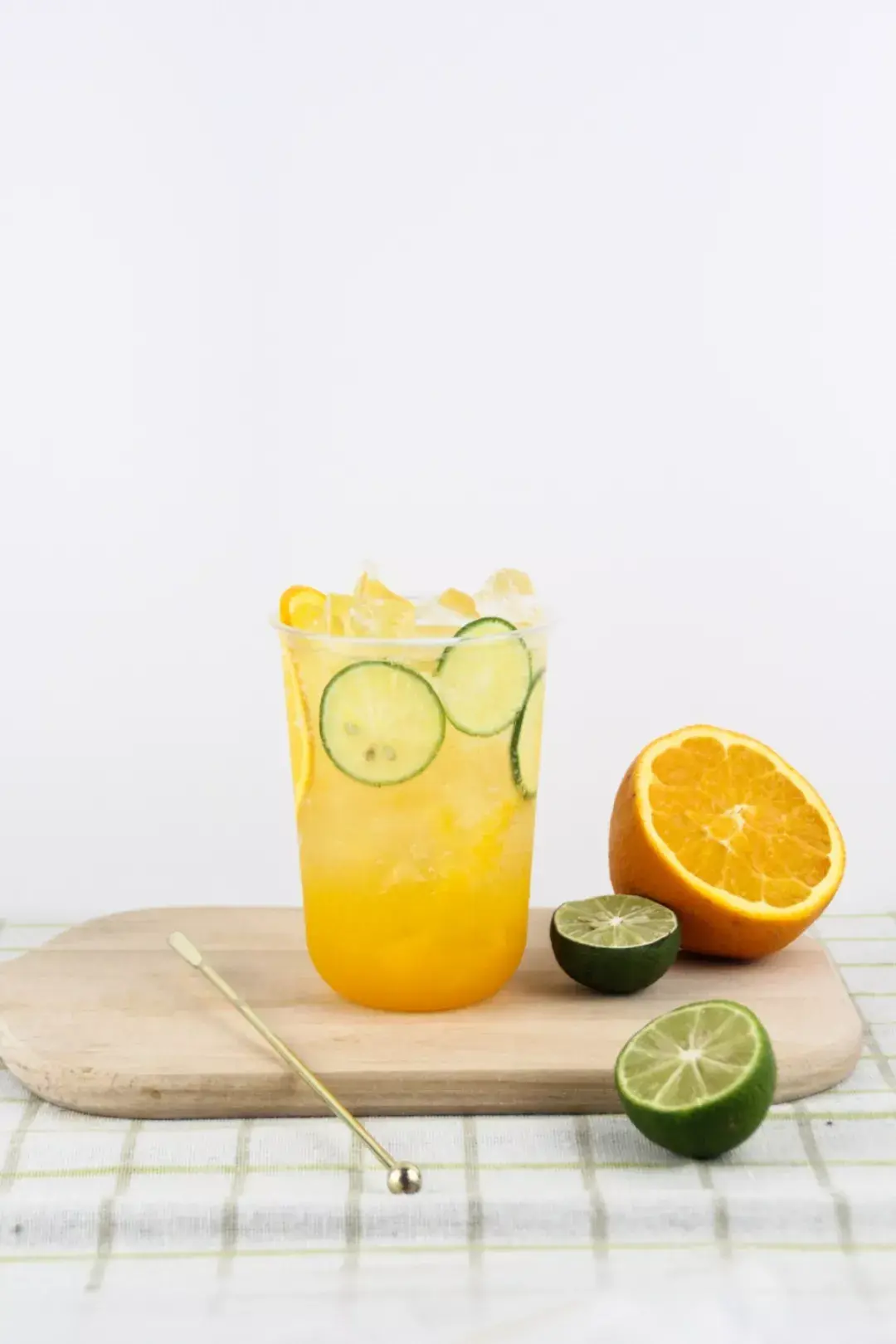 新鲜橙子汁的做法_【图解】新鲜橙子汁怎么做如何做好吃_新鲜橙子汁家常做法大全_leleangela_豆果美食