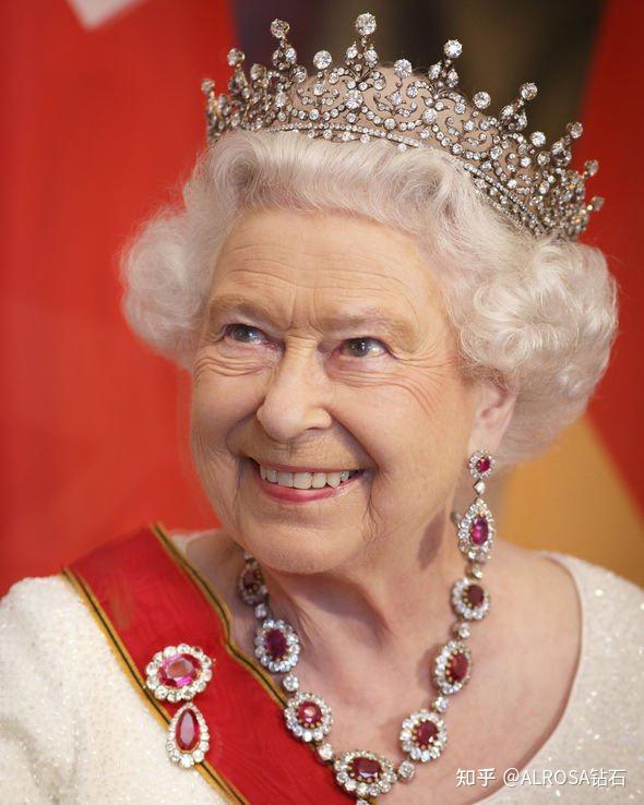 大不列颠及北爱尔兰女王王冠