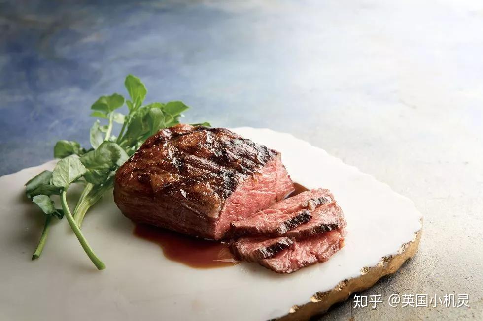 fillet:菲力牛排,是牛脊上最tender的部分,肌肉纖維很細,幾乎沒有肥肉