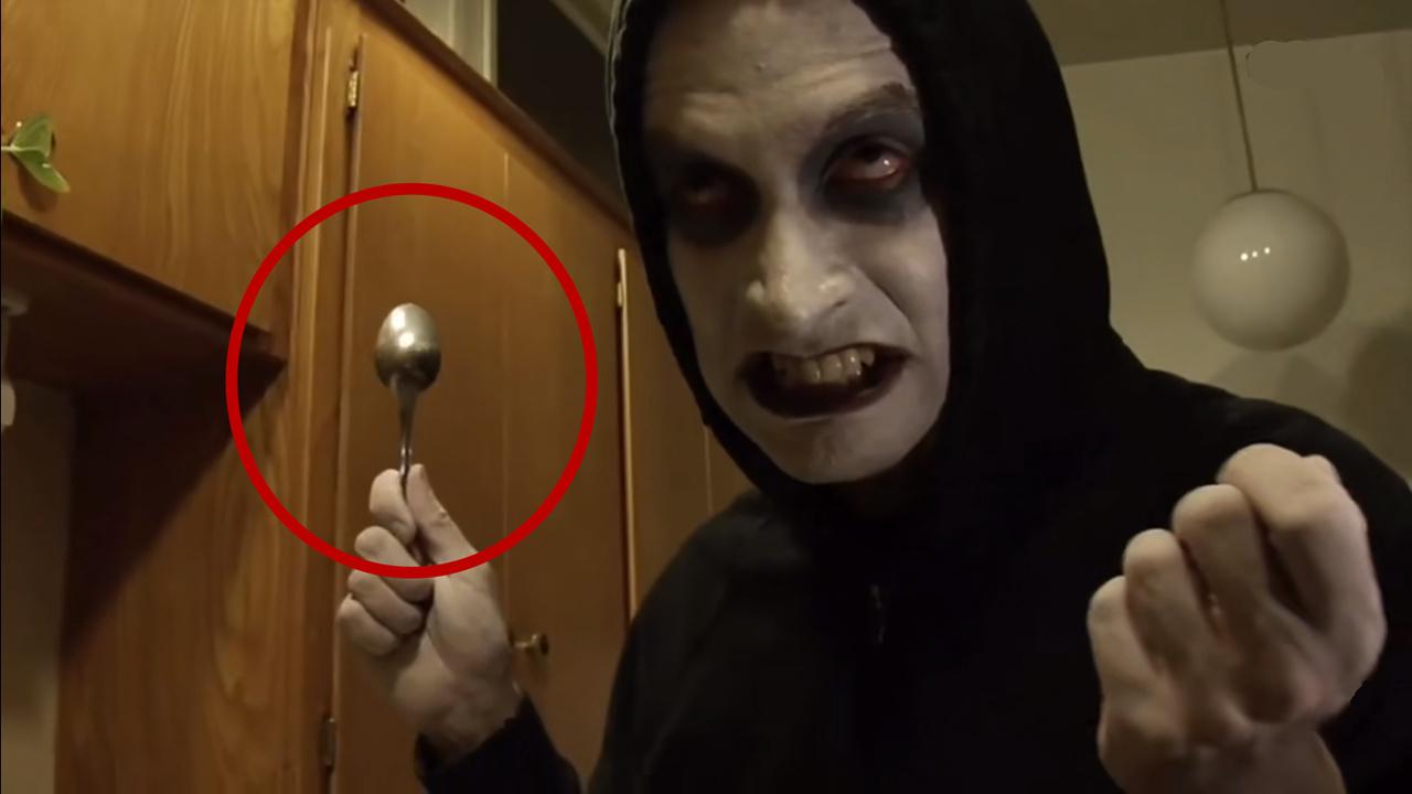 影史上最搞笑的金牌杀手杀人前要先打死亡电话还要做出鬼脸