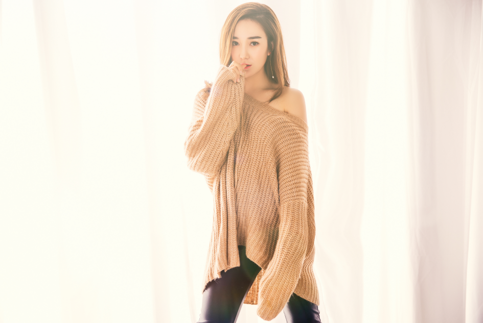 龙梅子《流浪猫》:漂泊的岁月,绽放绚烂的火焰