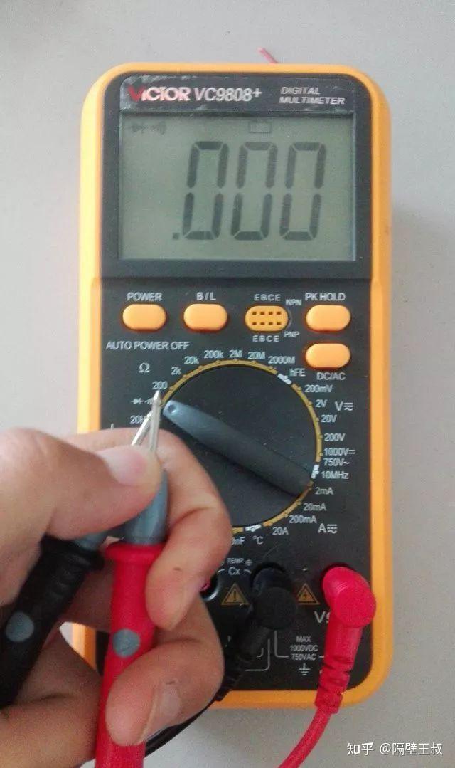 5-0.7.3.黑表笔接b极,红表笔测量c,e两脚,反向应该为无穷大,万用表