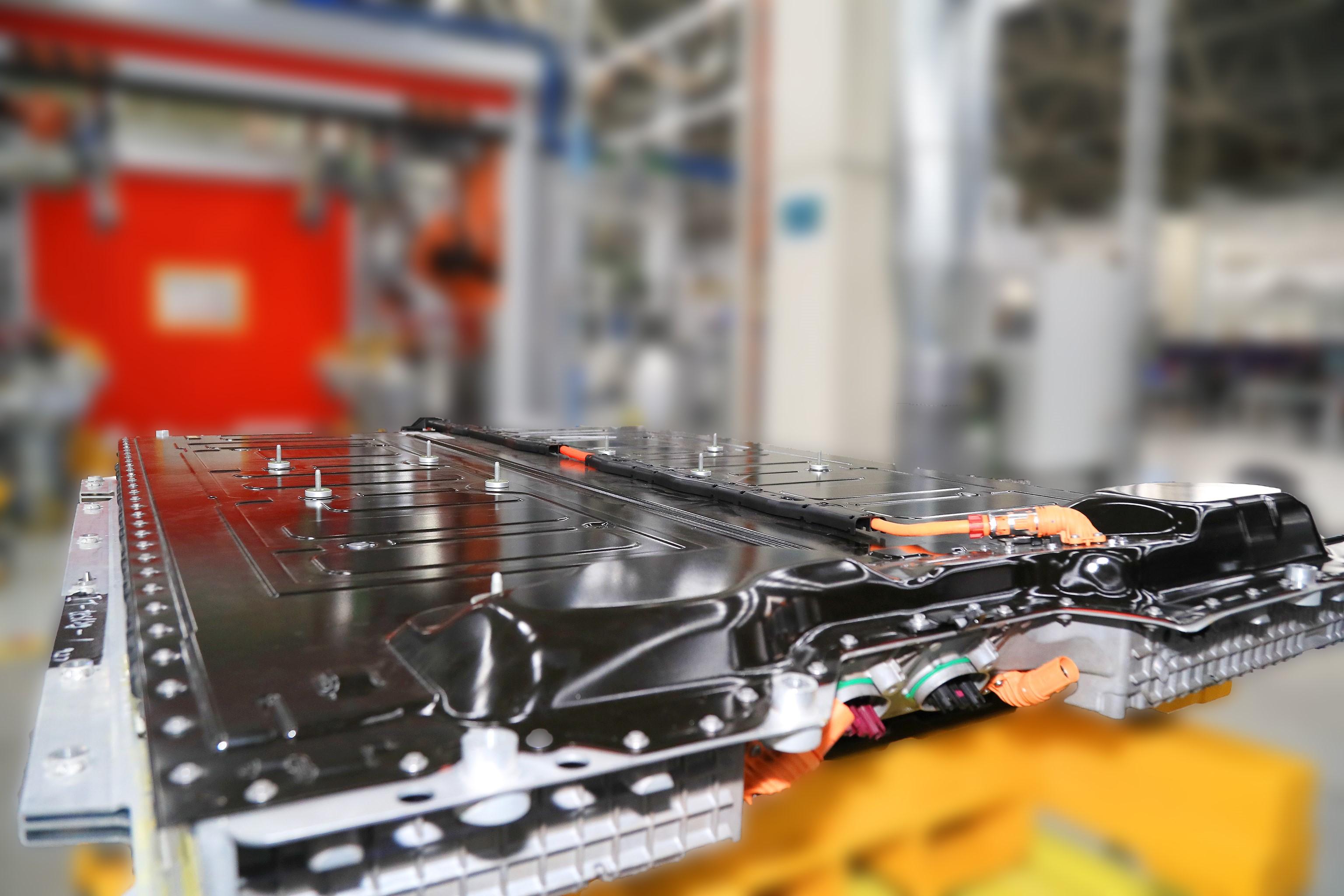 为确保动力电池的卓越品质,该动力电池工厂对生产环境进行严格控制,使