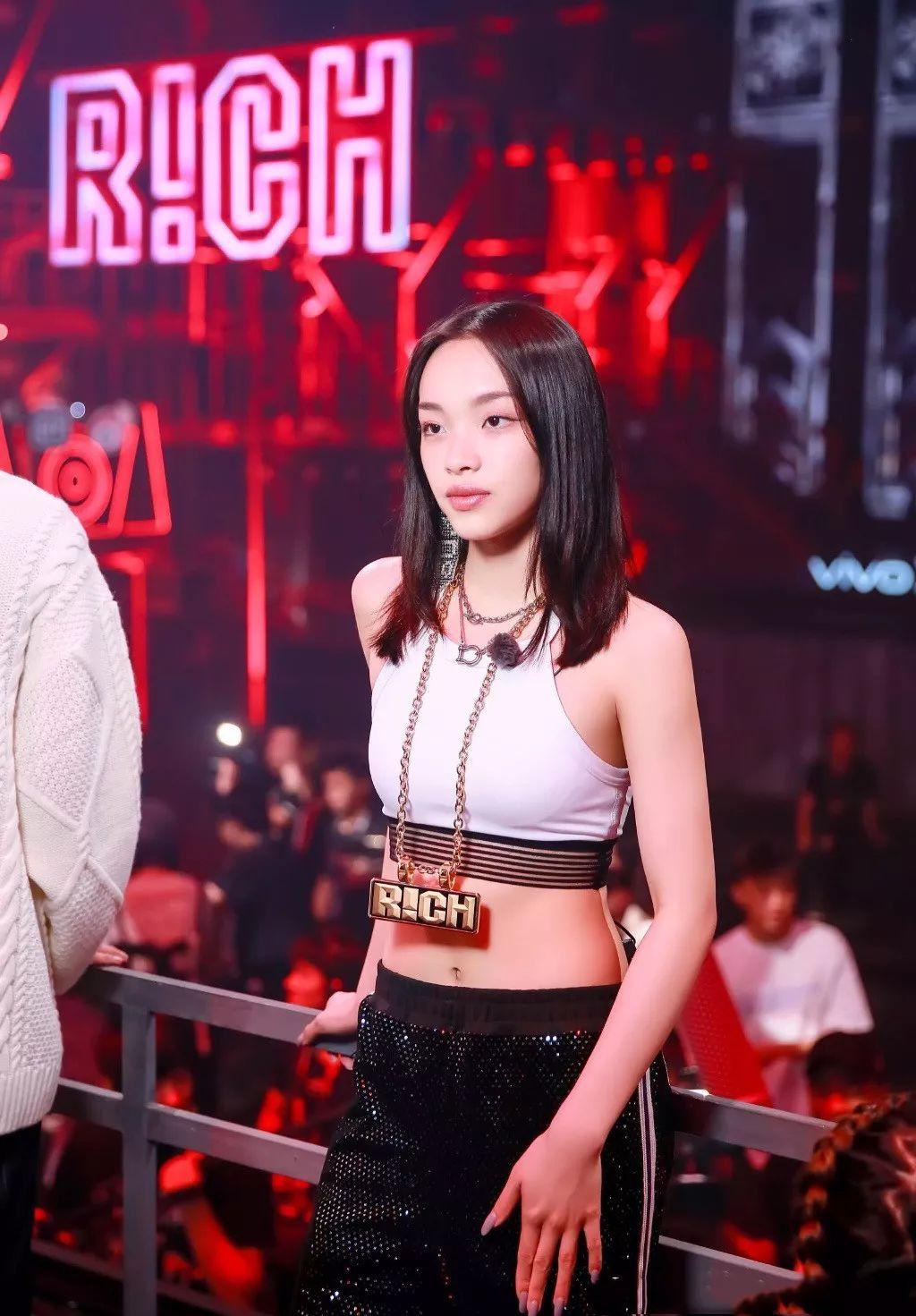 中国新说唱四强唯一女rapper刘柏辛带来的嘻哈风潮很强烈