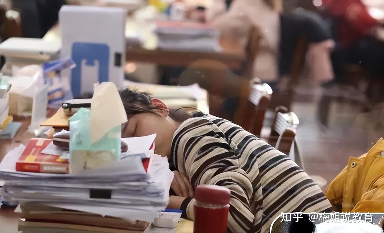 "内卷"一词曾风靡全网,影响就业形势,当今大学生该如何应对