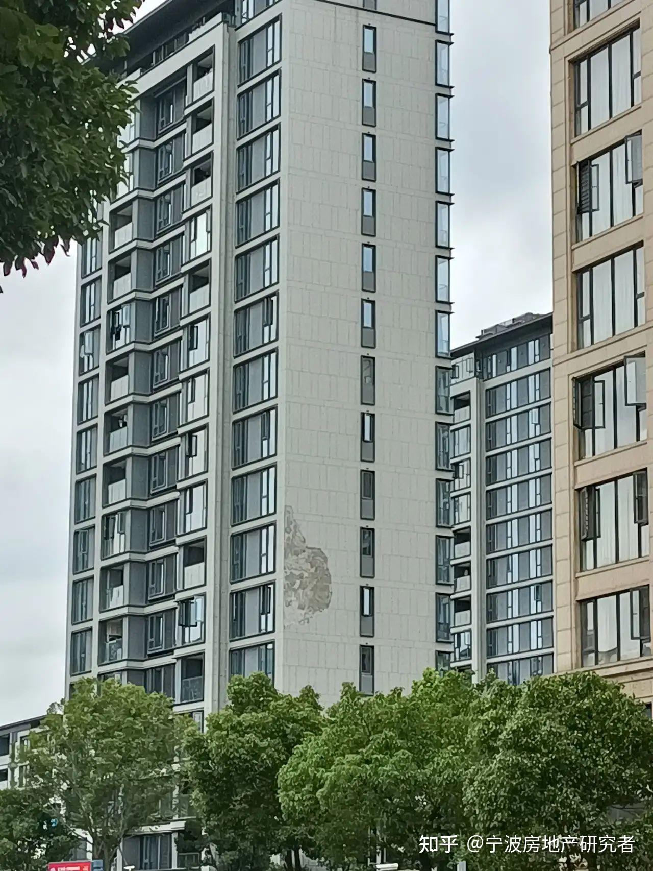 融创宁波府东悦府部分楼栋外立面再次脱落质量堪忧