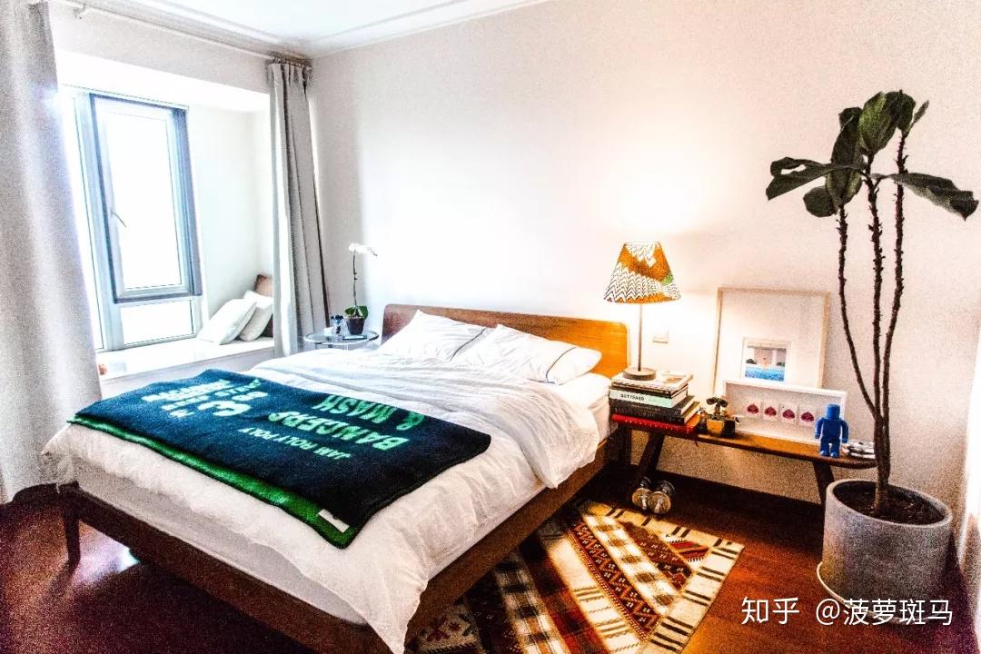 如何装饰出租屋 床 v2-4fa961d9a376220c7914665b2633881f_r.jpg